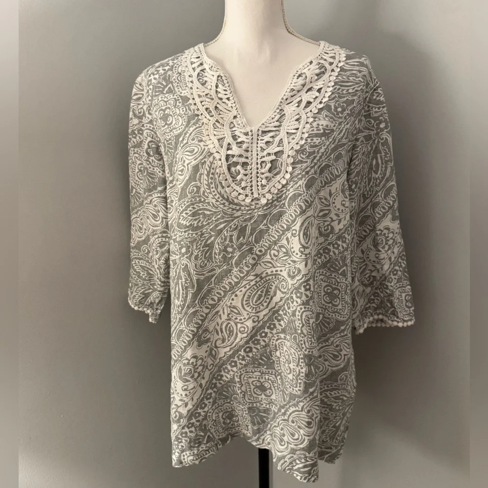 Jones New York Linen Blouse with Crochet Detailing. Gray/white Size Large